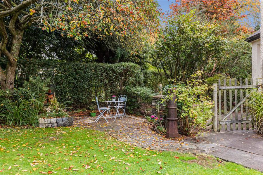21 Myrtlefield Park