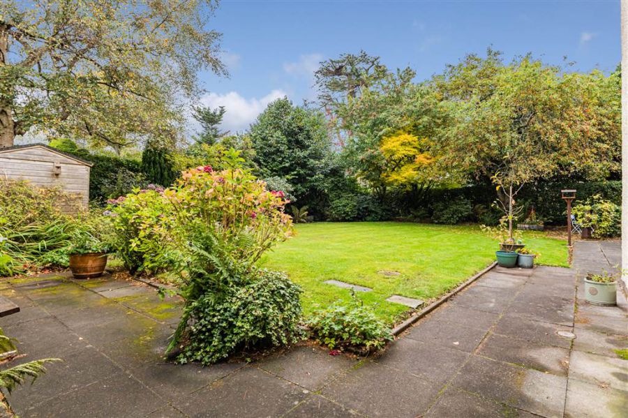 21 Myrtlefield Park