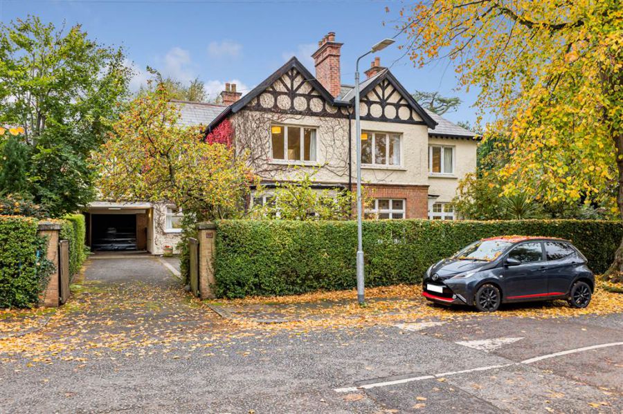 21 Myrtlefield Park