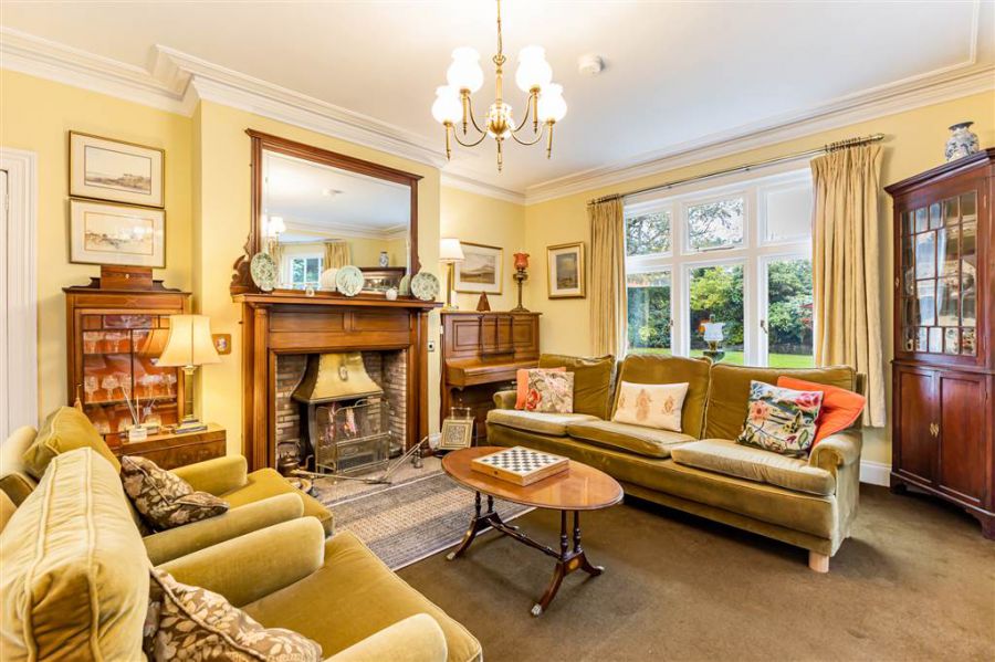 21 Myrtlefield Park