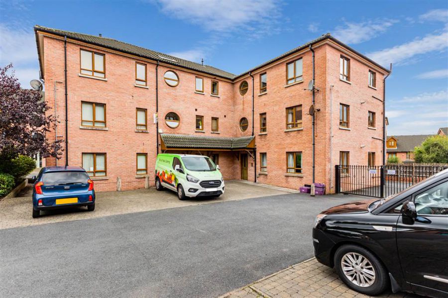 Apt 34 2 Annadale Square