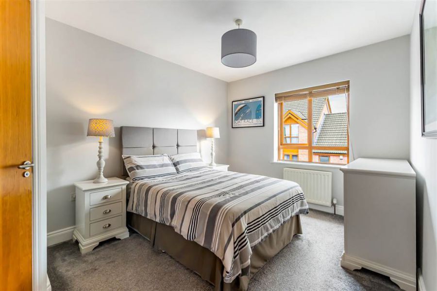 Apt 34 2 Annadale Square
