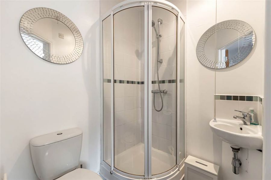 Apt 34 2 Annadale Square