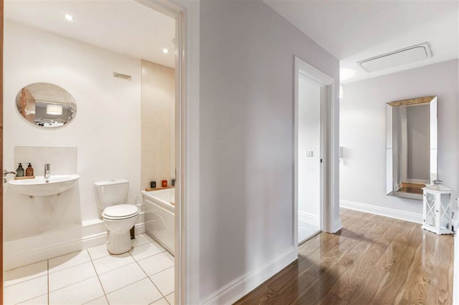 Apt 34 2 Annadale Square