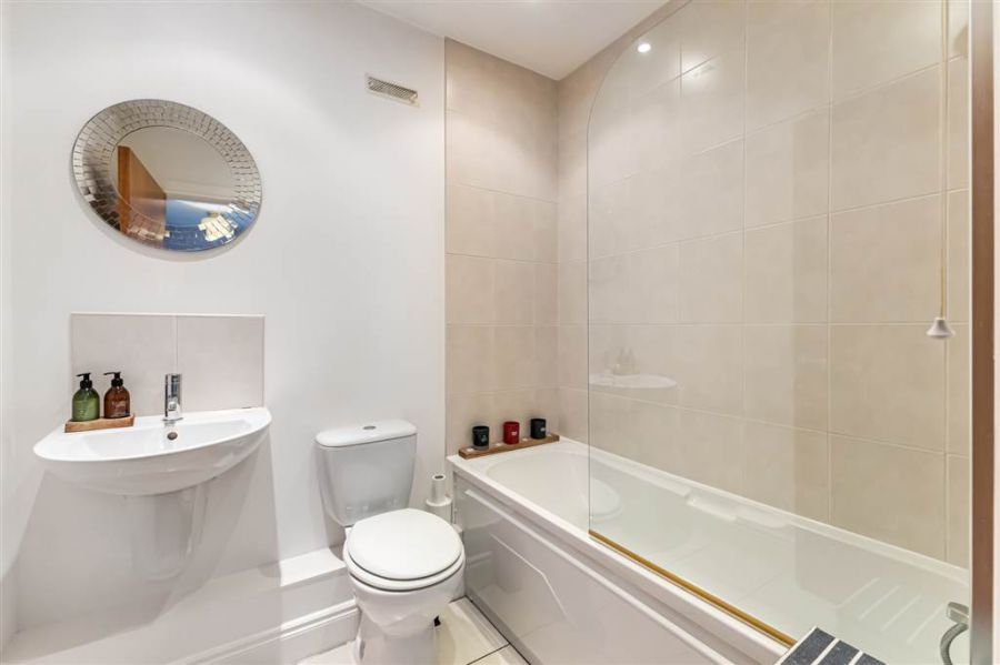 Apt 34 2 Annadale Square