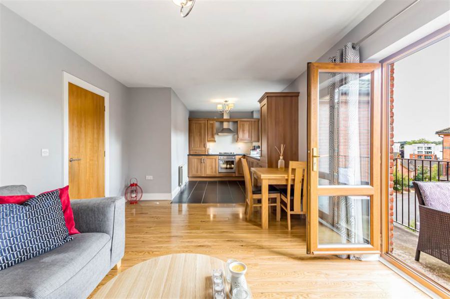 Apt 34 2 Annadale Square