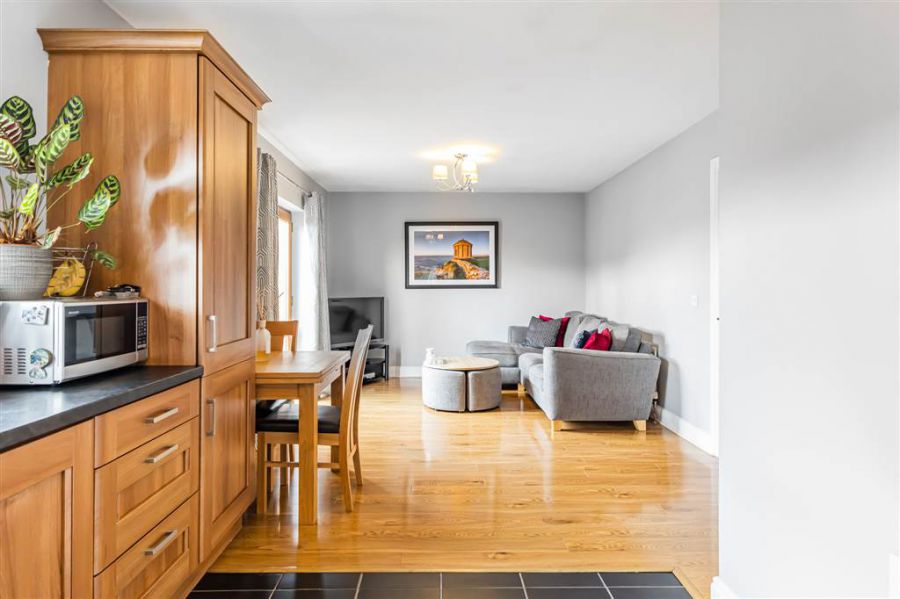 Apt 34 2 Annadale Square