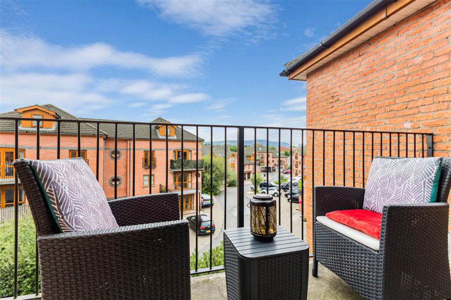 Apt 34 2 Annadale Square