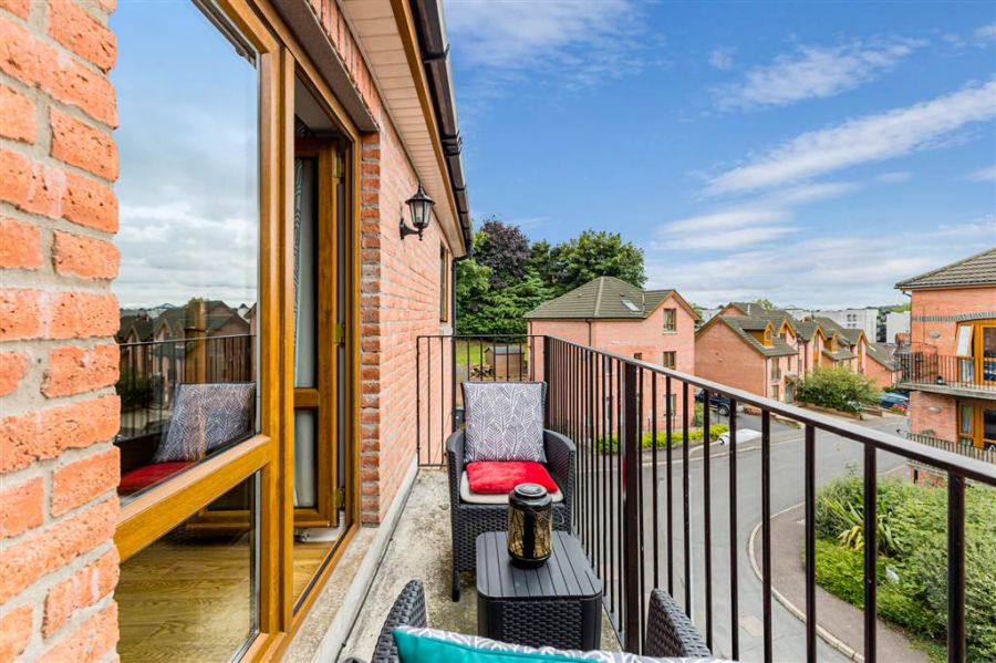 Apt 34 2 Annadale Square