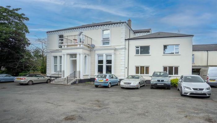 Apt C, Notting Hill Manor Apt C, Notting Hill Manor