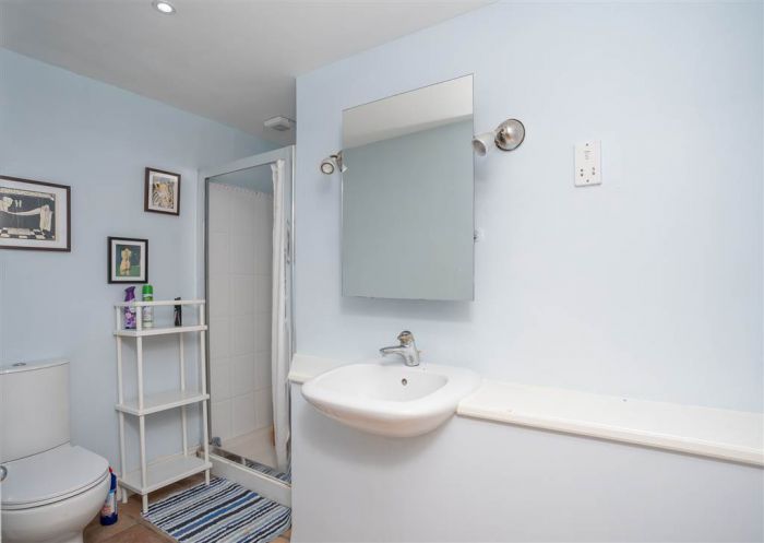 Apt C, Notting Hill Manor Apt C, Notting Hill Manor