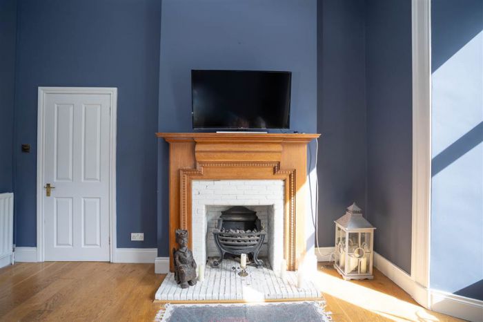 Apt C, Notting Hill Manor Apt C, Notting Hill Manor