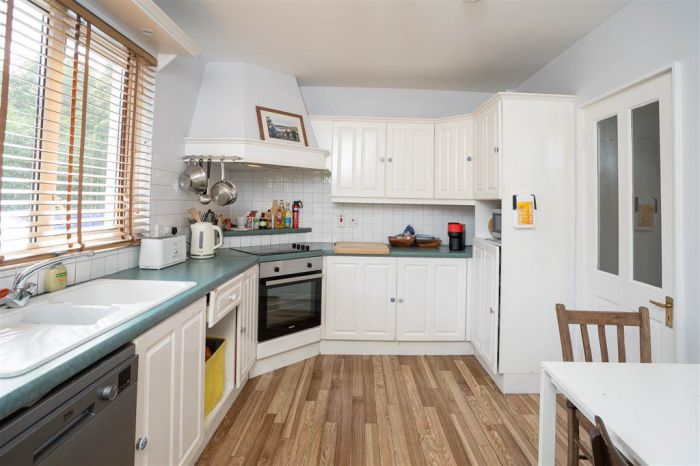 Apt C, Notting Hill Manor Apt C, Notting Hill Manor