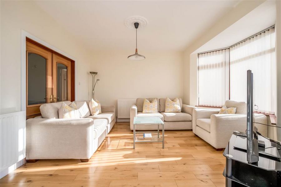 8 Royal Lodge Mews