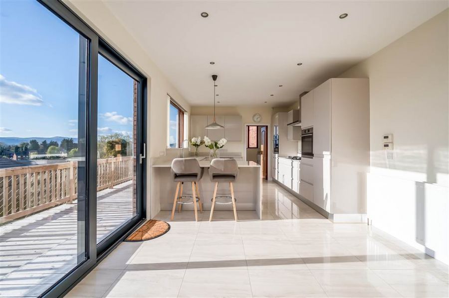 8 Royal Lodge Mews