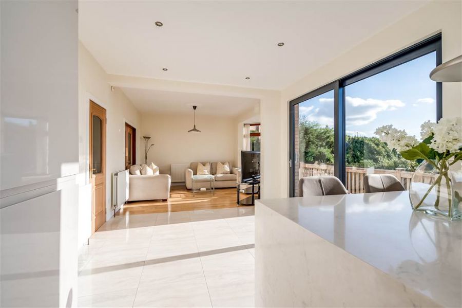 8 Royal Lodge Mews