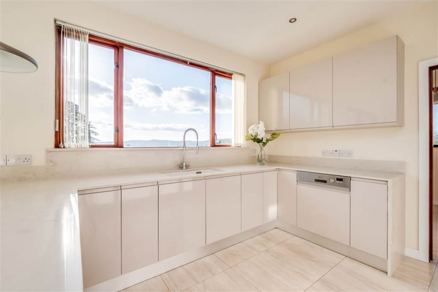 8 Royal Lodge Mews