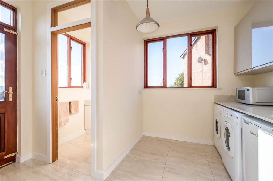 8 Royal Lodge Mews