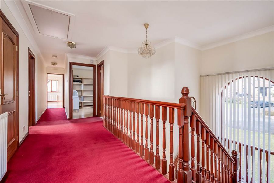 8 Royal Lodge Mews