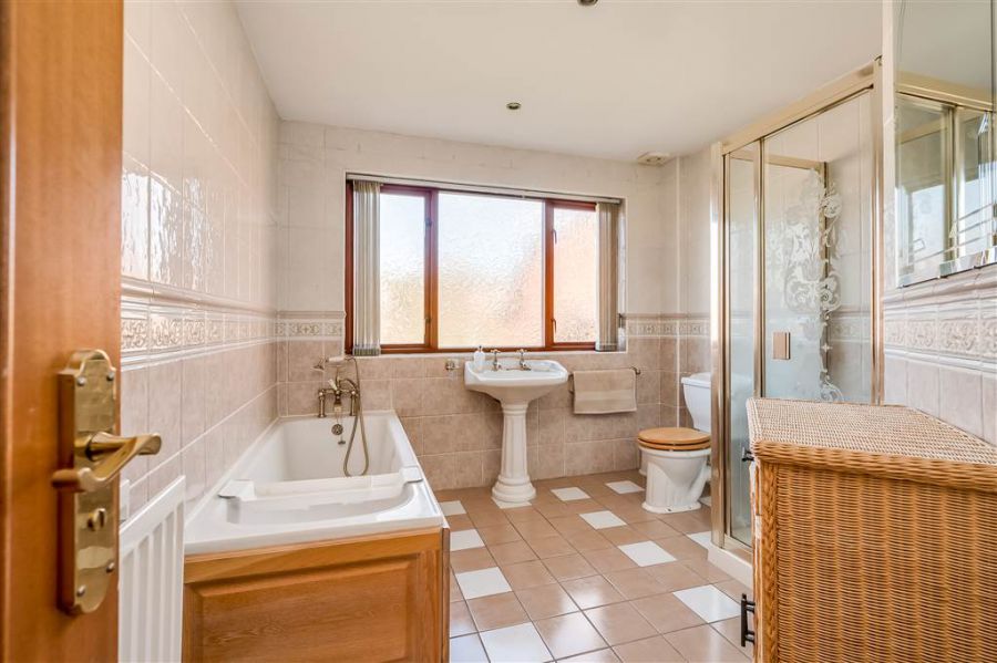 8 Royal Lodge Mews