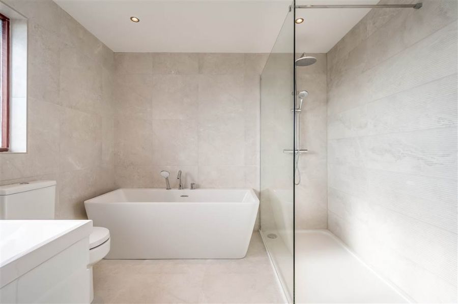 8 Royal Lodge Mews