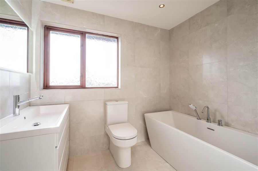 8 Royal Lodge Mews