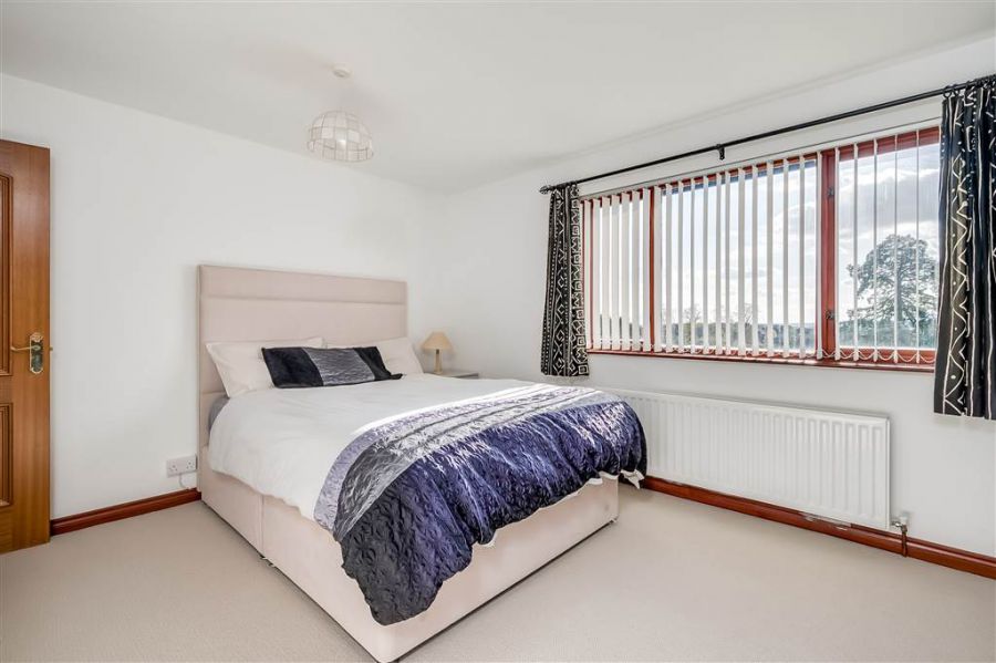 8 Royal Lodge Mews