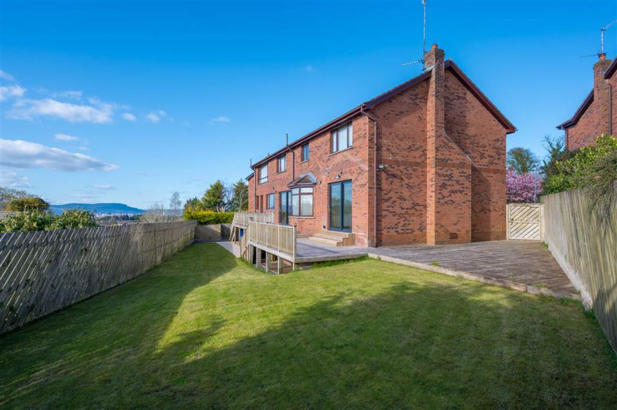 8 Royal Lodge Mews