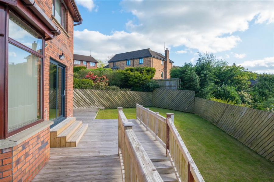 8 Royal Lodge Mews