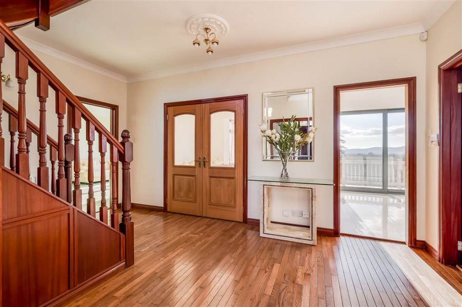 8 Royal Lodge Mews