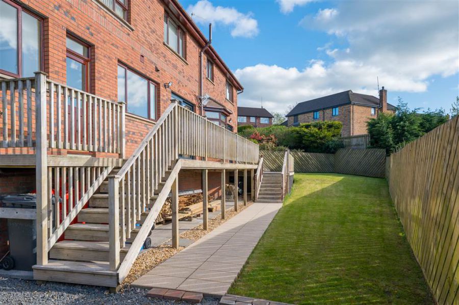8 Royal Lodge Mews