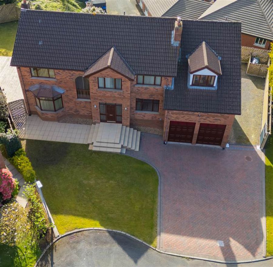 8 Royal Lodge Mews