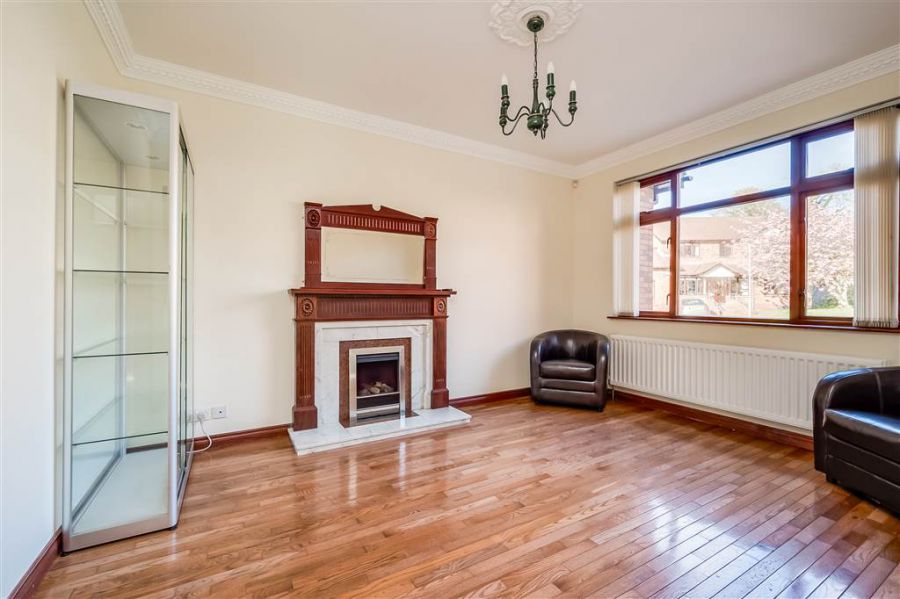 8 Royal Lodge Mews