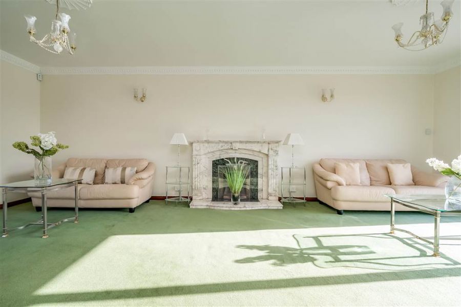 8 Royal Lodge Mews