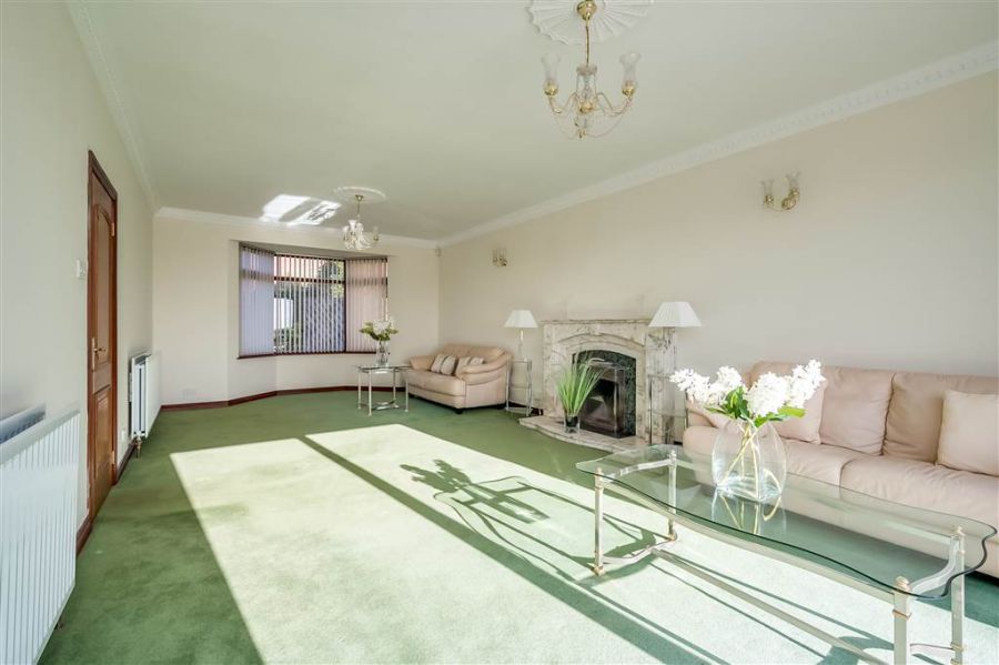 8 Royal Lodge Mews