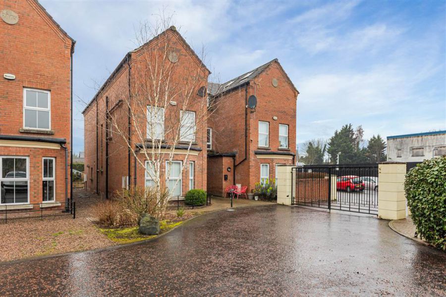 22 Richmond Park, off upper lisburn road , finaghy, BT10 0HB
