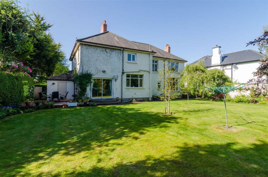 10 Shrewsbury Drive