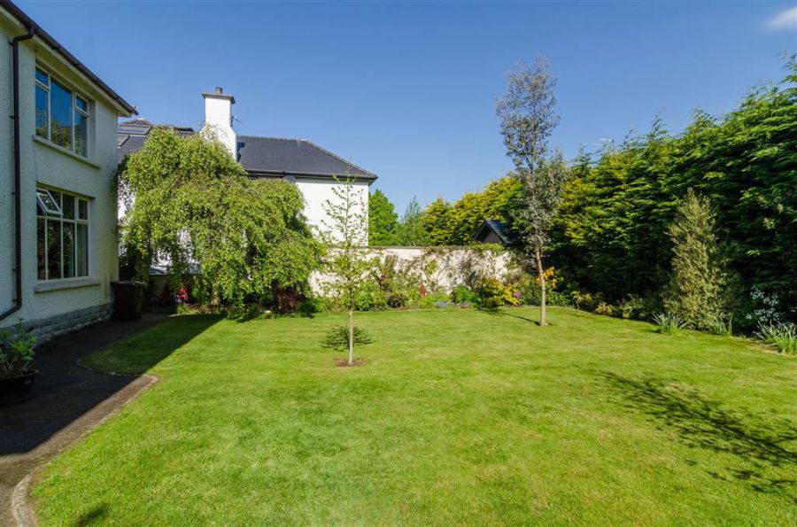10 Shrewsbury Drive