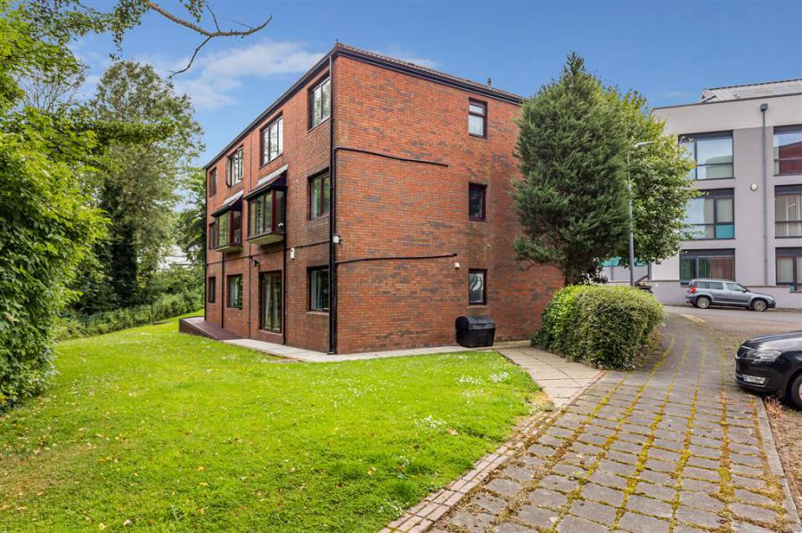 8c Stranmillis Court