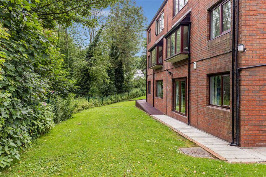 8c Stranmillis Court