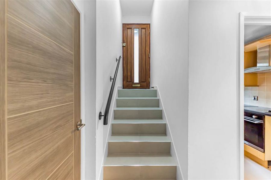 8c Stranmillis Court