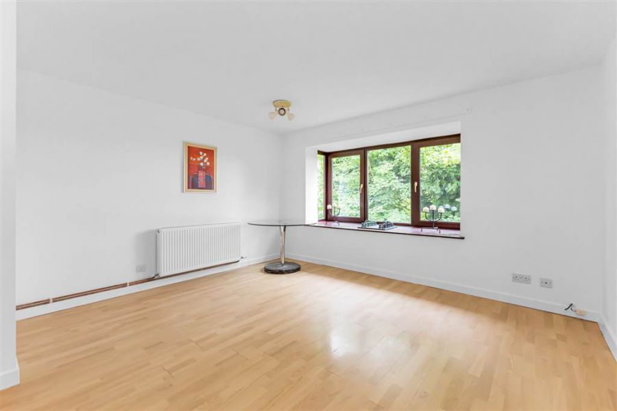 8c Stranmillis Court