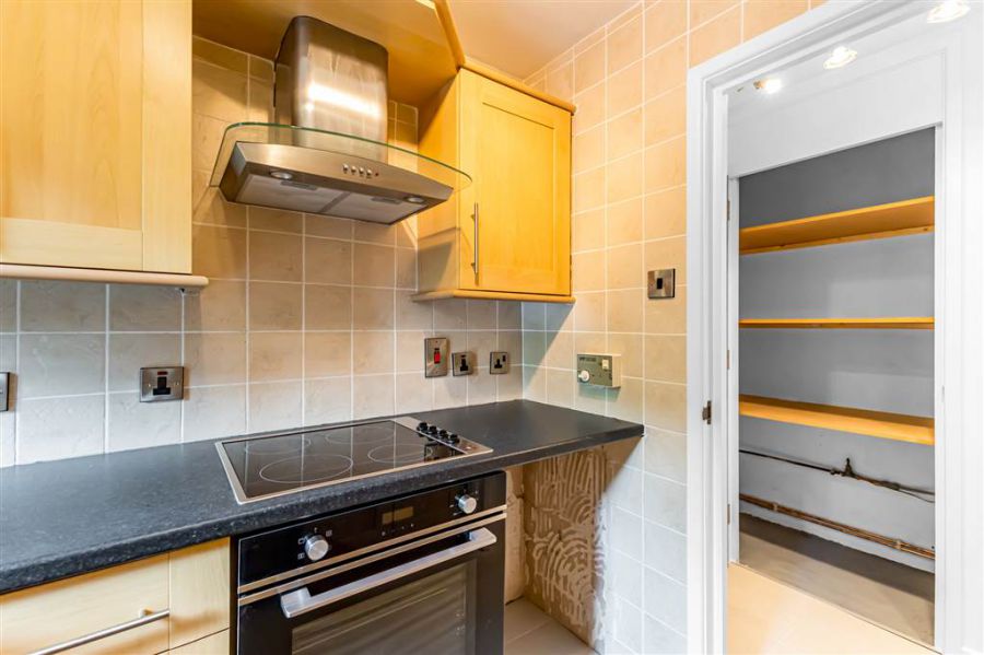 8c Stranmillis Court