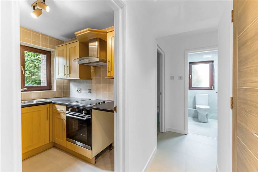 8c Stranmillis Court