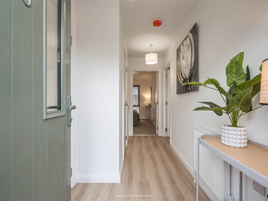 Apt 2 Essex Mews