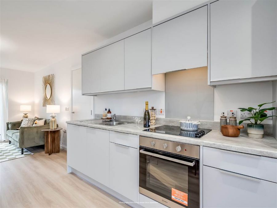 Apt 10 Essex Mews