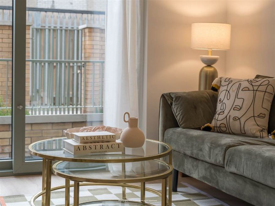 Apt 10 Essex Mews