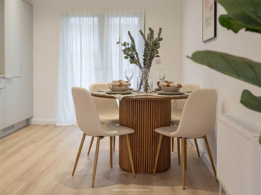 Apt 10 Essex Mews