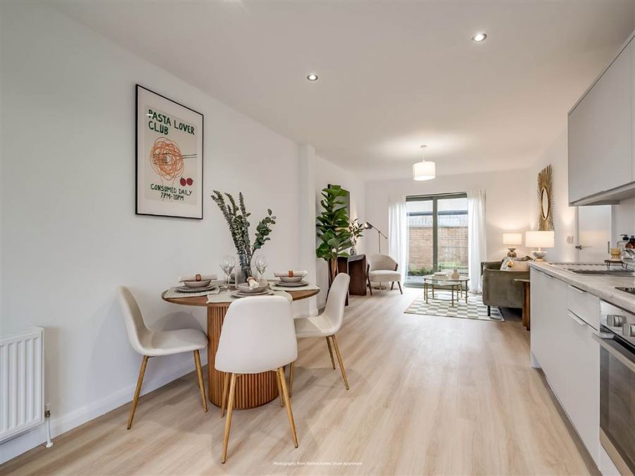 Apt 10 Essex Mews