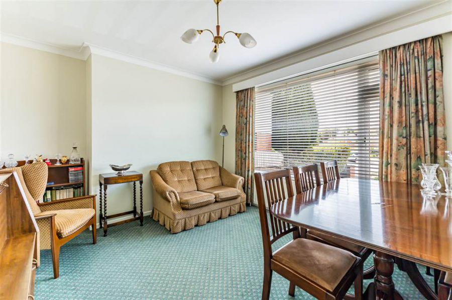 40 Knightsbridge Park